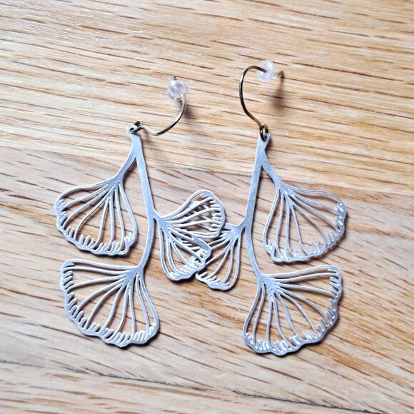 Silver leaf earrings - Picture 1 of 3